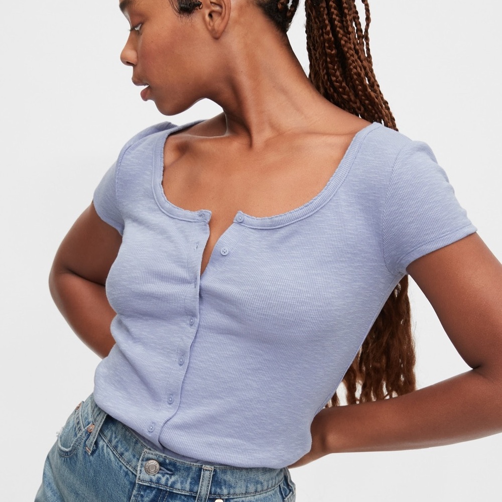 Gap scoop neck t-shirt